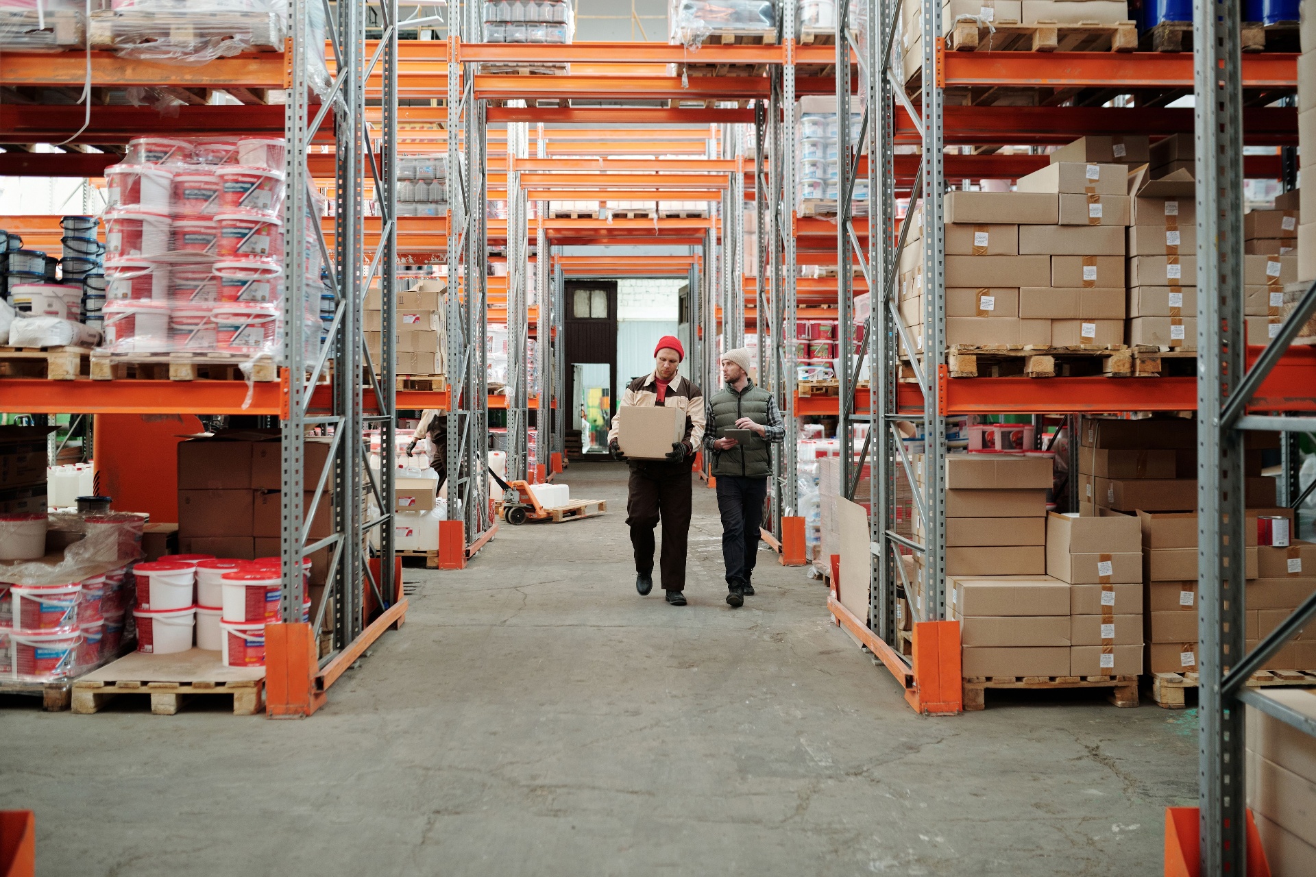 DeltaCold warehouse team on the floor